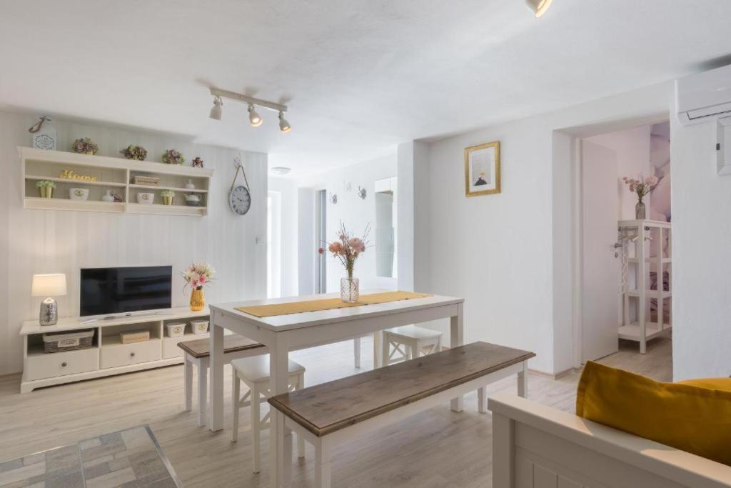 Apartment Tomislav Вир Екстер'єр фото