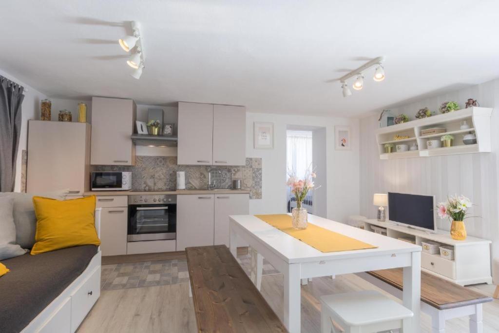 Apartment Tomislav Вир Екстер'єр фото