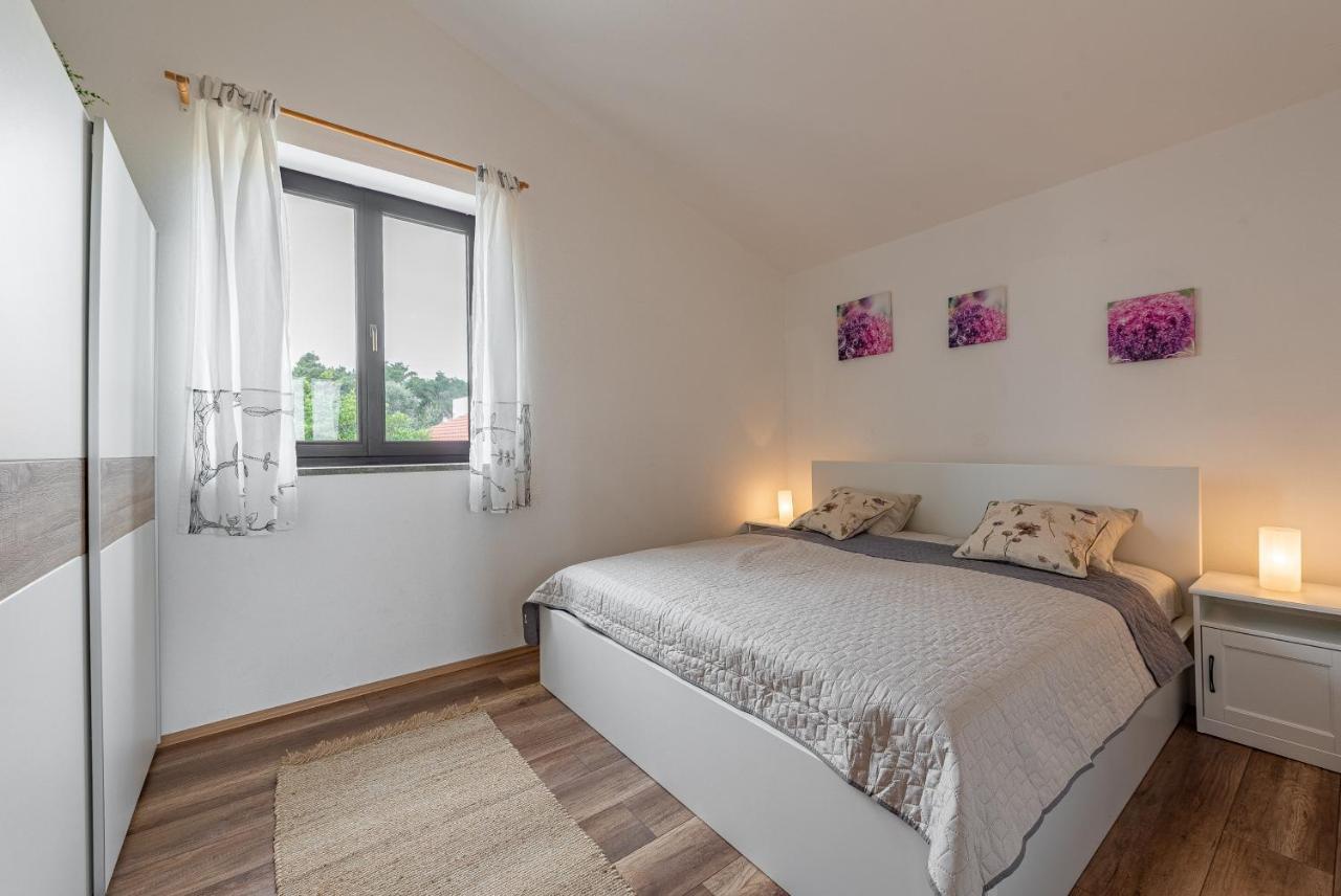 Apartment Tomislav Вир Екстер'єр фото