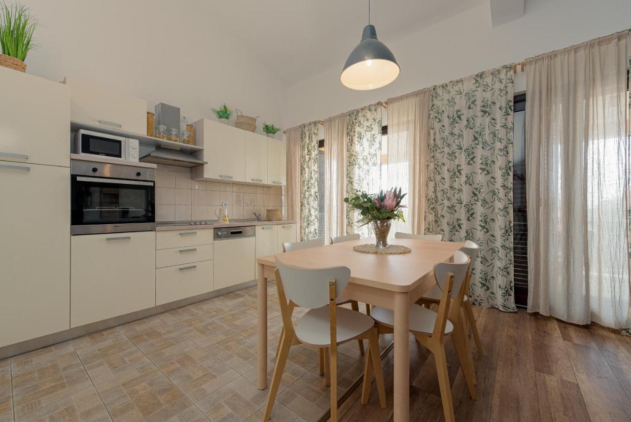 Apartment Tomislav Вир Екстер'єр фото