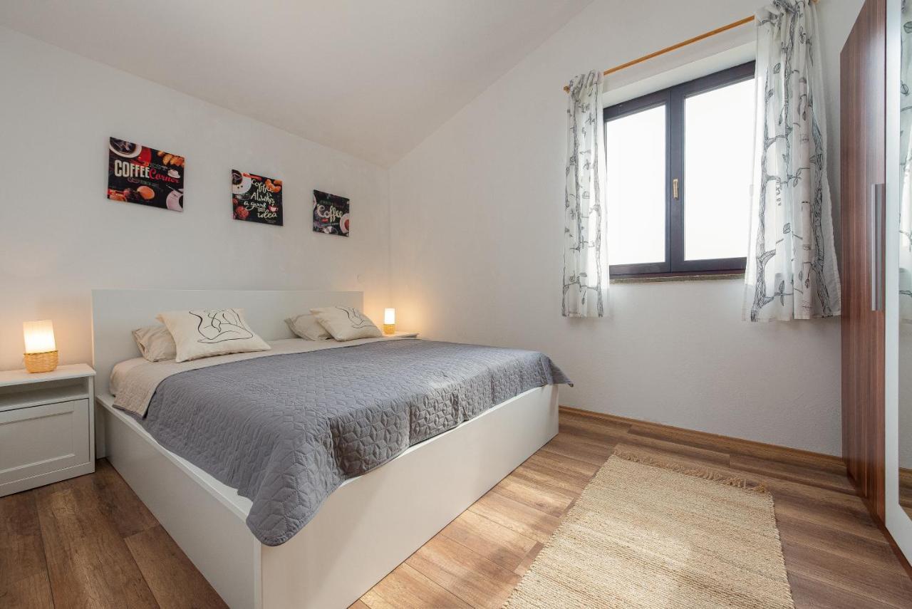 Apartment Tomislav Вир Екстер'єр фото