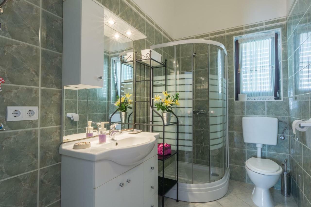 Apartment Tomislav Вир Екстер'єр фото